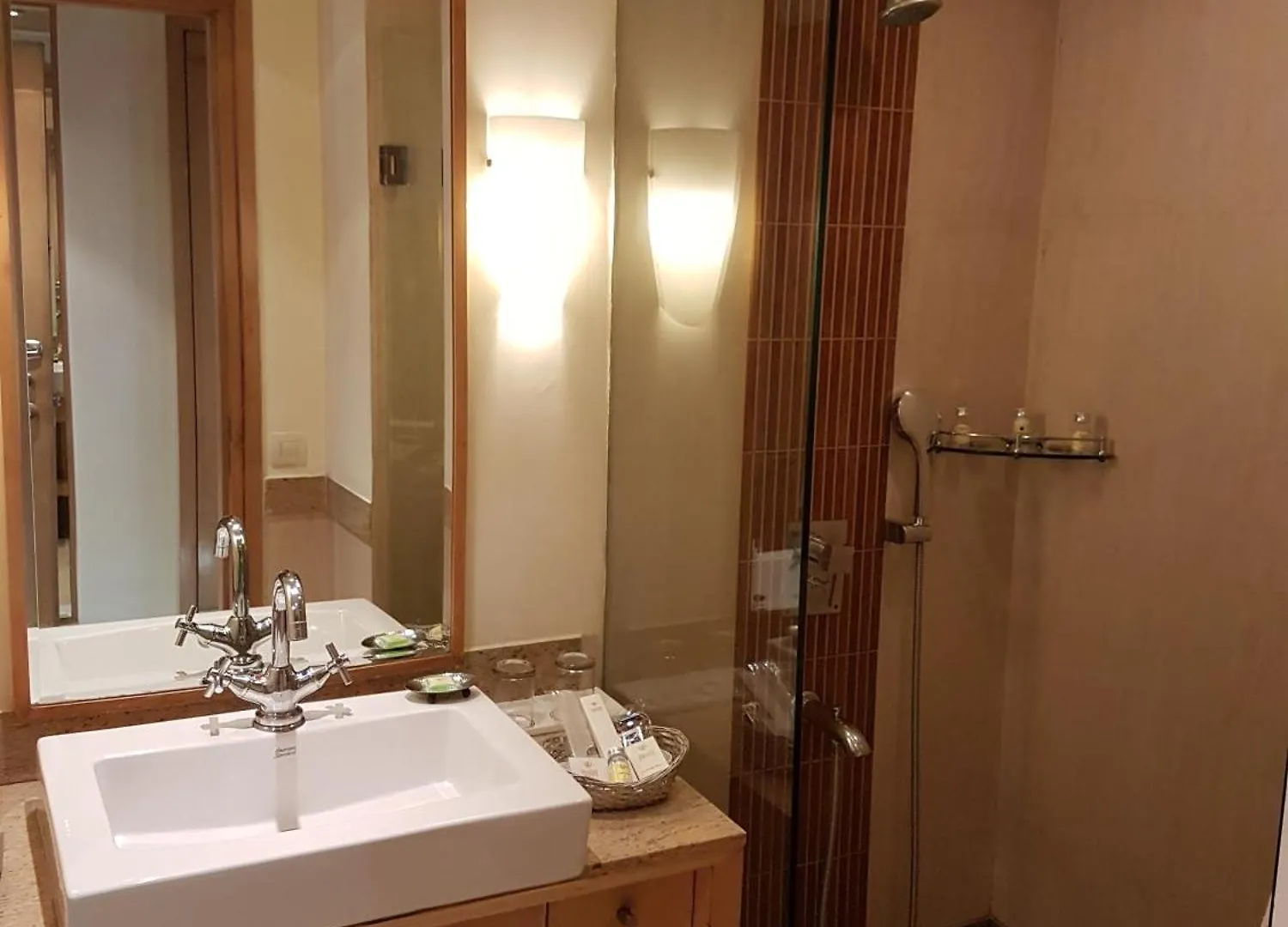 Dia Park Premier Hotel Gurgaon 4*,